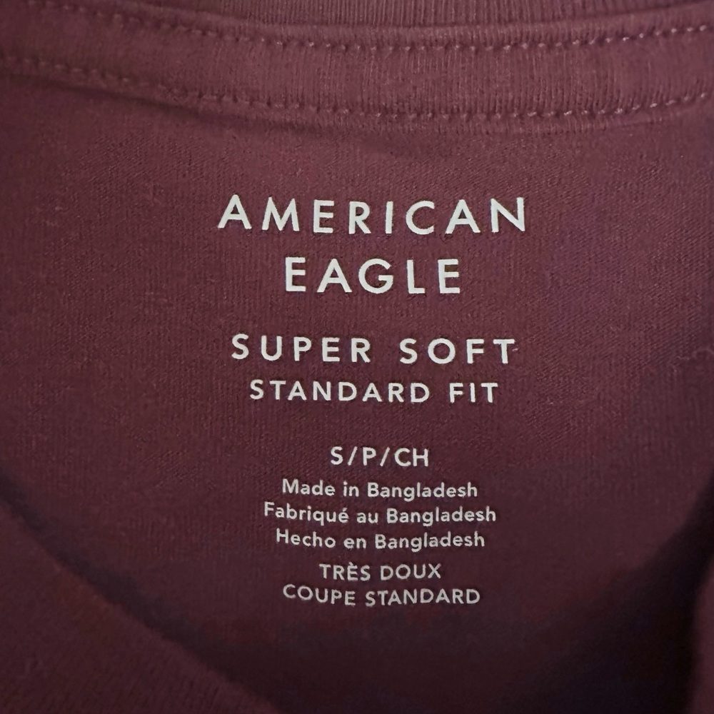 American Eagle Super Soft Icon T-Shirt men’s size small in deep burgundy - Picture 3 of 9